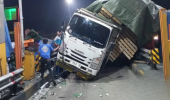 Kabur Usai Tabrak GT Ciawi 2, Sopir Truk Kontainer Diburu Polisi