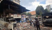 Mapolres Jakarta Timur dan 5 Kantor Polsek Dibakar Massa, 7 Mobil Hangus!
