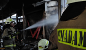 Usai Rugi Miliaran, Bos Gudang Ban di Bekasi Dimintai Uang Oknum Mengaku Damkar